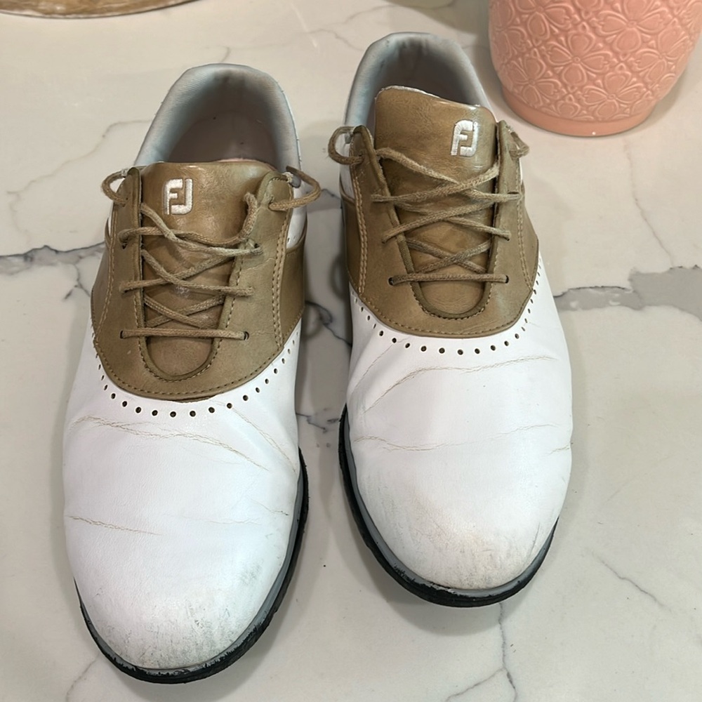 Footjoy tan/white saddle golf shoes